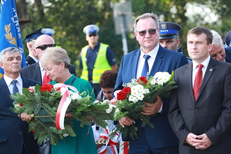 Pomnik w Ćwikowie jak nowy