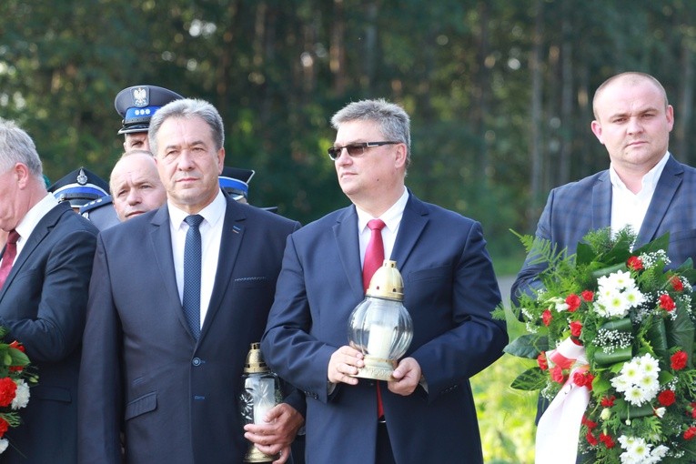 Pomnik w Ćwikowie jak nowy