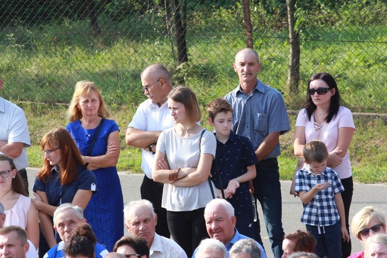 Pomnik w Ćwikowie jak nowy