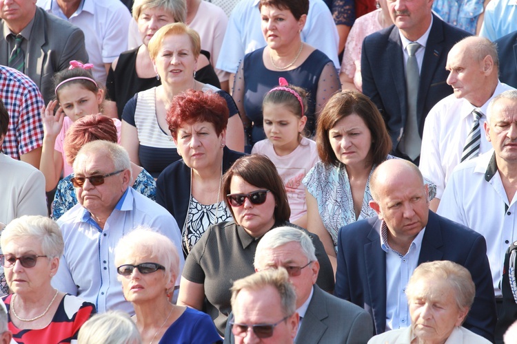 Pomnik w Ćwikowie jak nowy