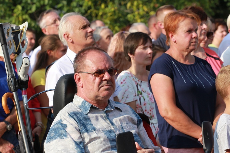 Pomnik w Ćwikowie jak nowy