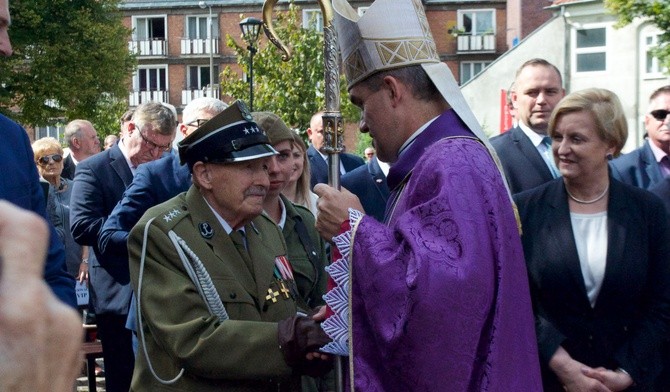 Bp Zbigniew Zieliński odprawił Eucharystię za poległych pocztowców