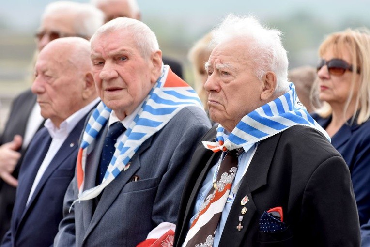 Oni przeżyli obóz w Rogoźnicy. Dziś dziękują za życie i przypominają o tych, którzy zginęli