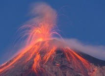 26 erupcji Wulkanu Ognia tylko w niedzielę