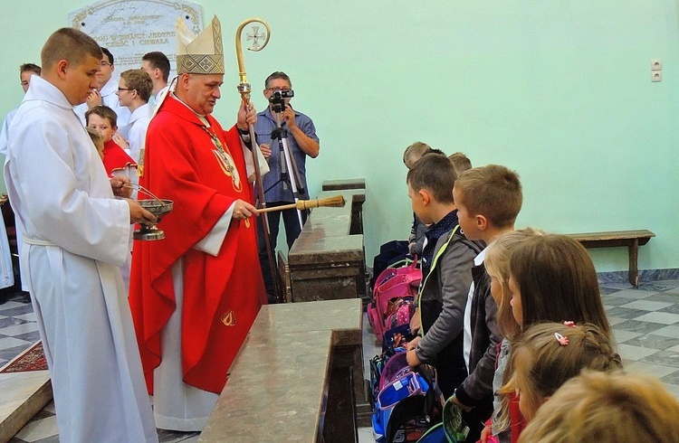 Inauguracja roku szkolnego z bp. Piotrem Gregerem w Cieszynie