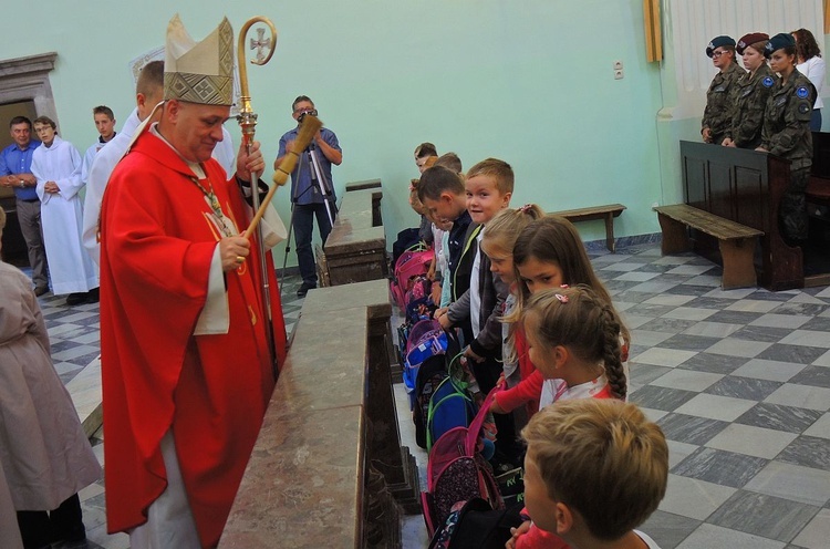 Inauguracja roku szkolnego z bp. Piotrem Gregerem w Cieszynie