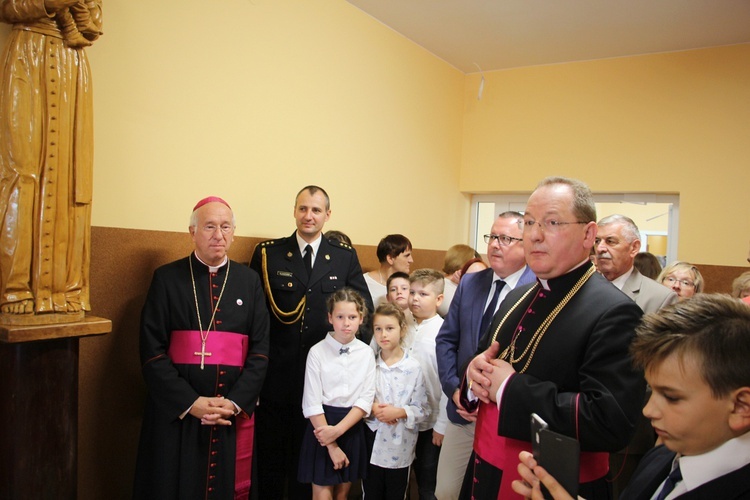 Otwarcie nowego budynku szkoły katolickiej w Kutnie