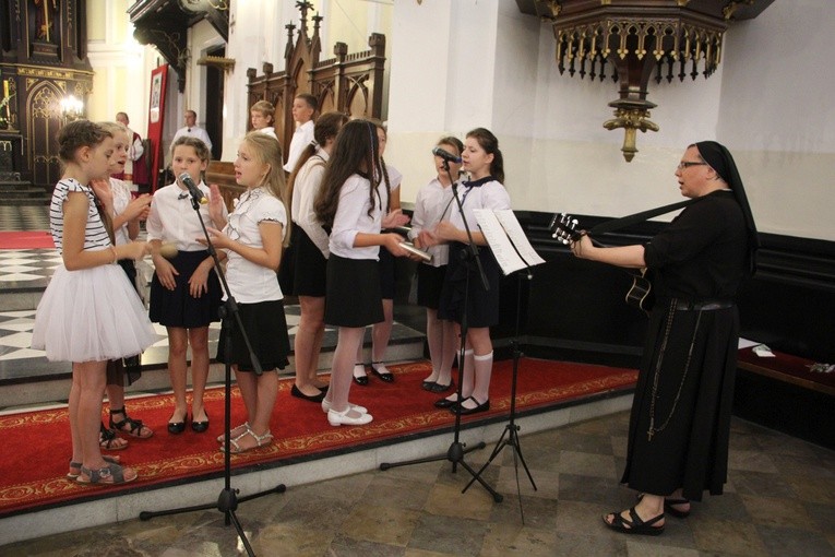 Otwarcie nowego budynku szkoły katolickiej w Kutnie