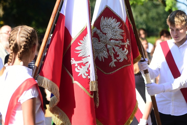 Nowy sztandar szkoły w Butrynach