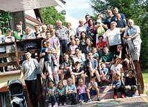 Od 27 do 30 sierpnia w ośrodku Caritas w Ostrowcu odbyła się Oaza Rekolekcyjna Animatorów Rodzin II st. Wzięło w niej udział ok. 70 osób z różnych diecezji: ponad 20 małżeństw i ok. 30 dzieci.
