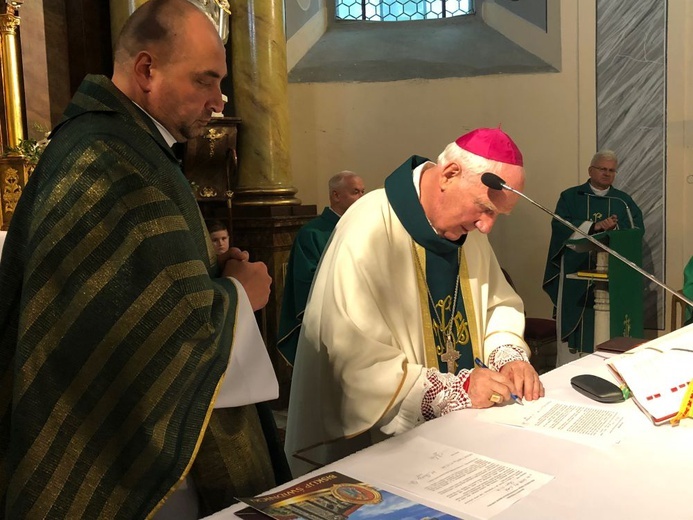 Instalacja nowego proboszcza w Stroniu Śląskim