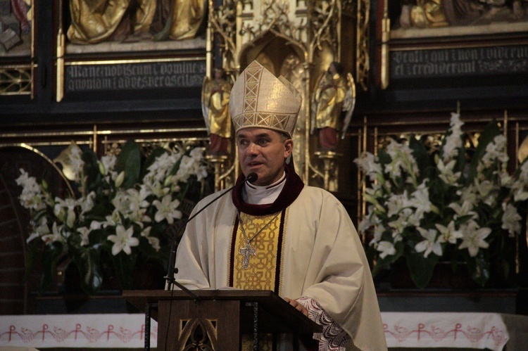 - Dziękuję, że jesteście tymi, którzy otworzyli szeroko swoje serca i umysły na rzecz potrzebujących dzieci - mówi bp Zbigniew Zieliński