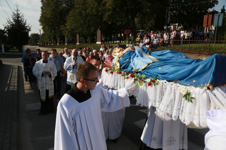 Procesja maryjna w Odporyszowie