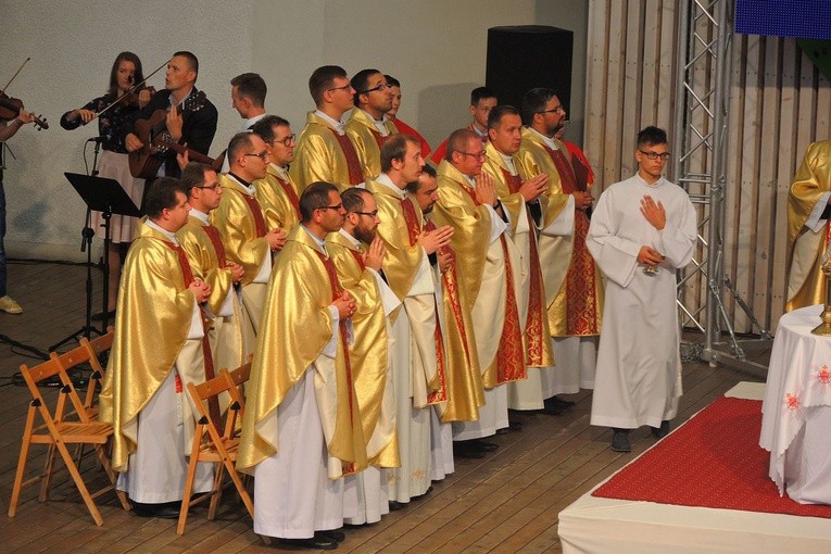 Młodzi w amfiteatrze pod Grojcem w Żywcu 2018