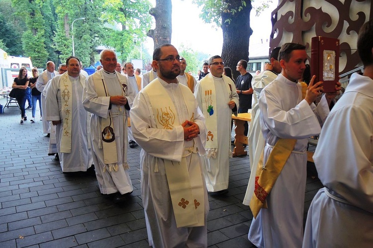 Młodzi w amfiteatrze pod Grojcem w Żywcu 2018