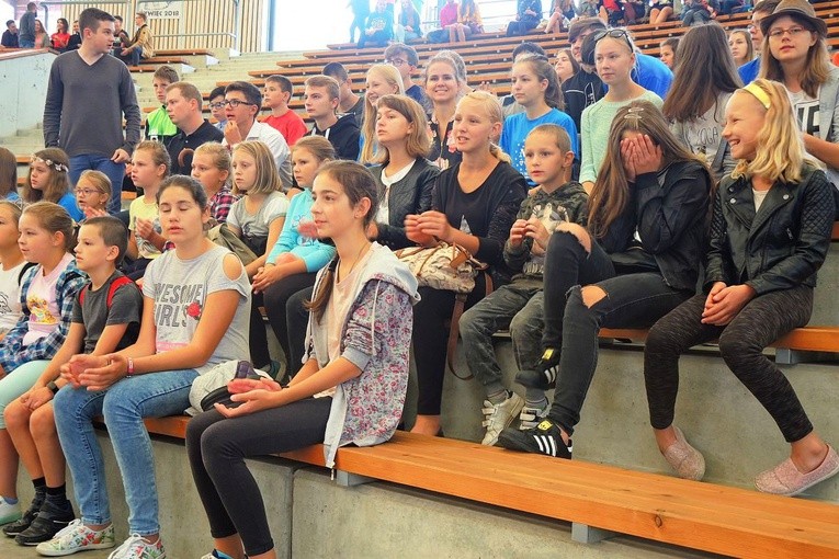 Młodzi w amfiteatrze pod Grojcem w Żywcu 2018