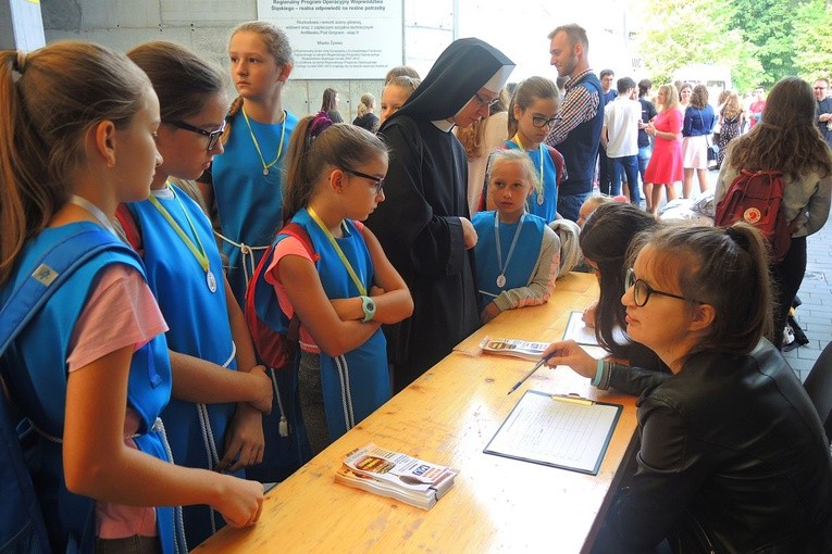 Młodzi w amfiteatrze pod Grojcem w Żywcu 2018