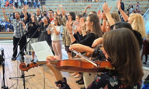 Diakonia muzyczna Ruchu Światło-Życie poprowadziła śpiew podczas spotkania