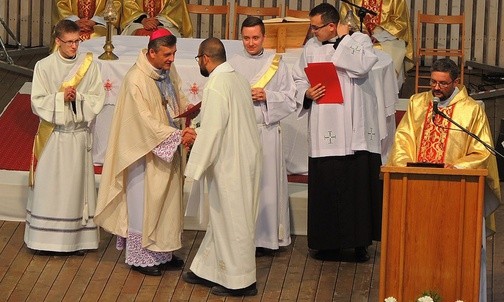 W Żywcu odebrali dekrety także nowi dekanalni duszpasterze młodziezy - na zdjęciu ks. Grzegorz Pasternak