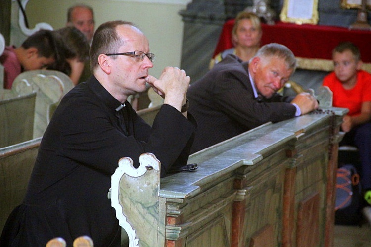 Sanktuarium Matki Bożej Jutrzenki Nadziei pełne wiernych