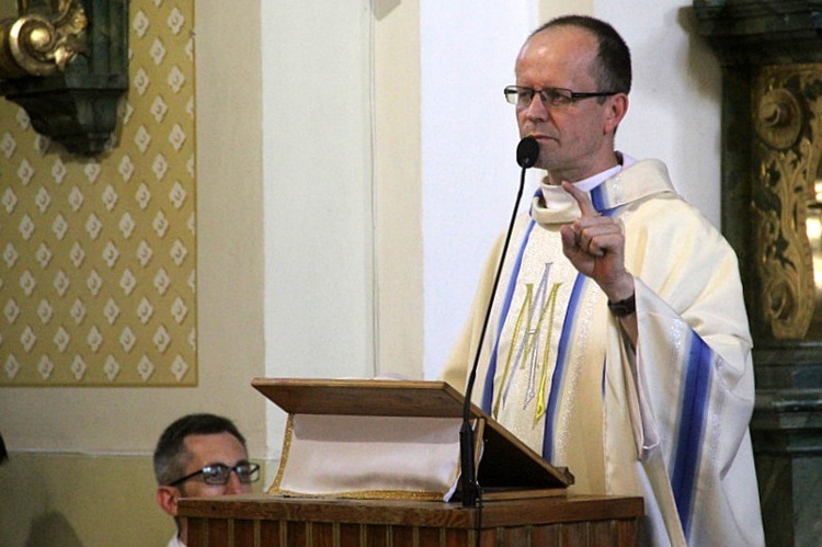 Sanktuarium Matki Bożej Jutrzenki Nadziei pełne wiernych