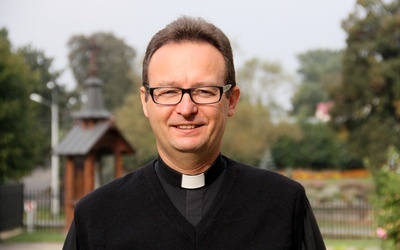 Ks. Andrzej Szulej jest pierwszym proboszczem parafii w Snopkowie