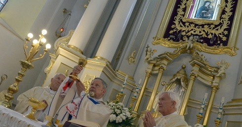 Do Mszy św. został użyty kielich - dar marszałka Senatu RP