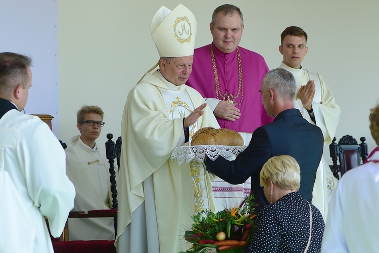 Odpust i dożynki diecezjalne w Gietrzwałdzie