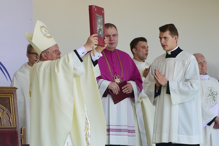 Odpust i dożynki diecezjalne w Gietrzwałdzie