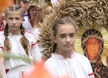 100 wieńców na 100-lecie koronacji