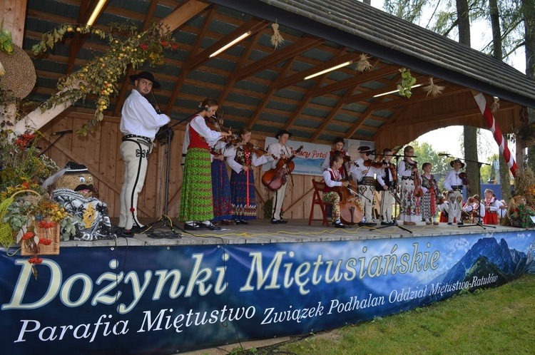 Dożynki parafialne w Miętustwie