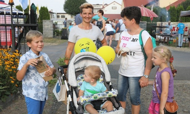 Festyn przyciągnął wiele rodzin z małymi dziećmi