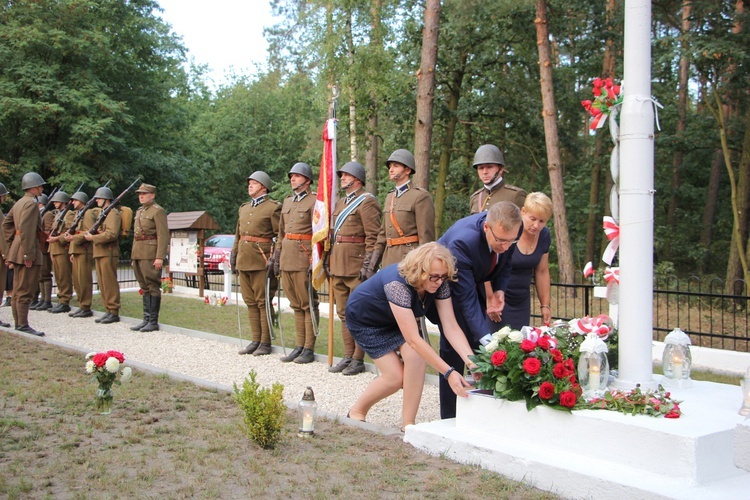 Uroczystość patriotyczna w Starych Budach