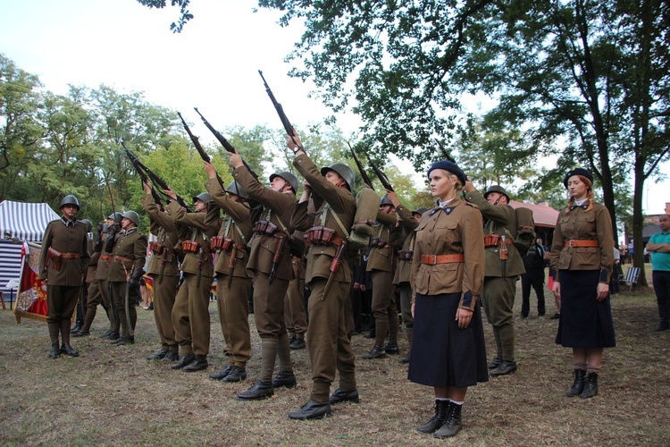 Uroczystość patriotyczna w Starych Budach