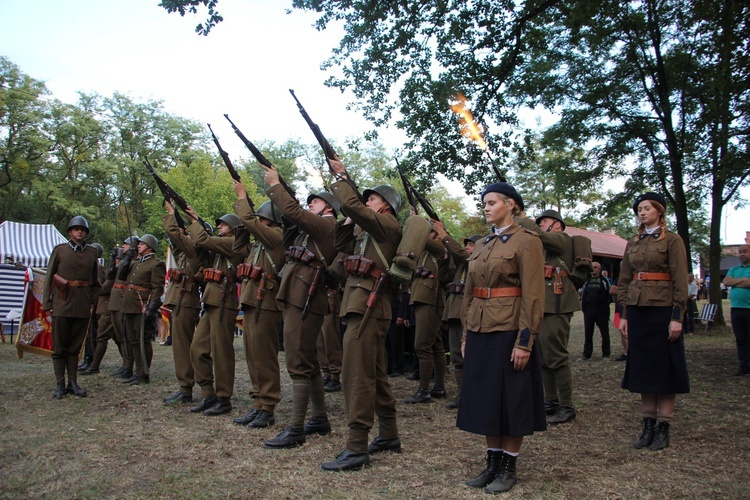 Uroczystość patriotyczna w Starych Budach