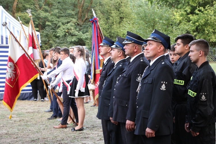 Uroczystość patriotyczna w Starych Budach