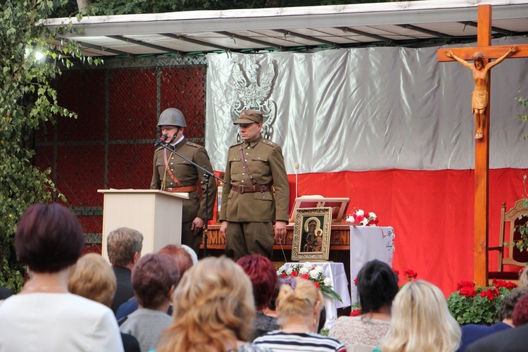 Uroczystość patriotyczna w Starych Budach