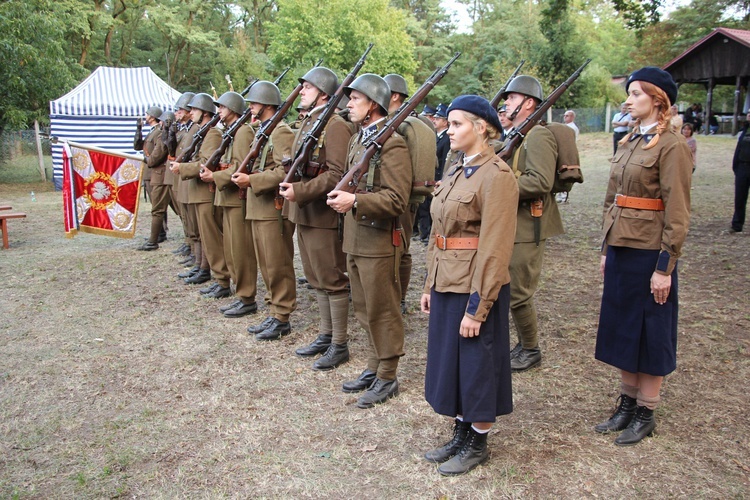 Uroczystość patriotyczna w Starych Budach