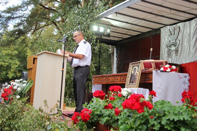 Uroczystość patriotyczna w Starych Budach