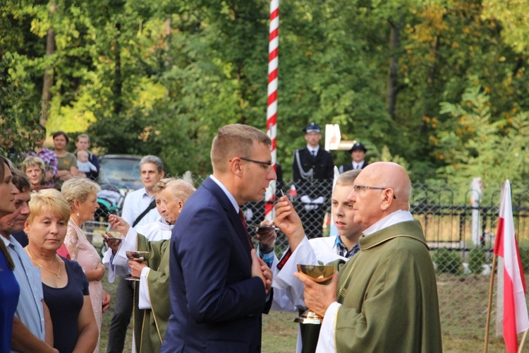 Uroczystość patriotyczna w Starych Budach