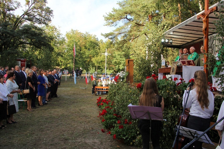 Uroczystość patriotyczna w Starych Budach