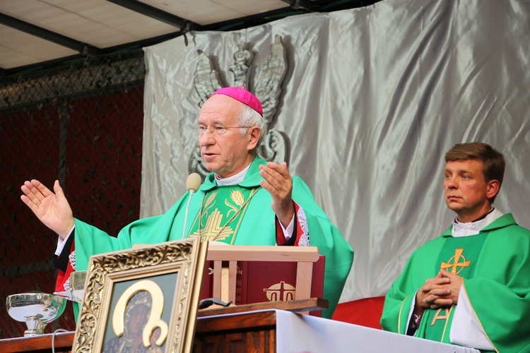 Uroczystość patriotyczna w Starych Budach