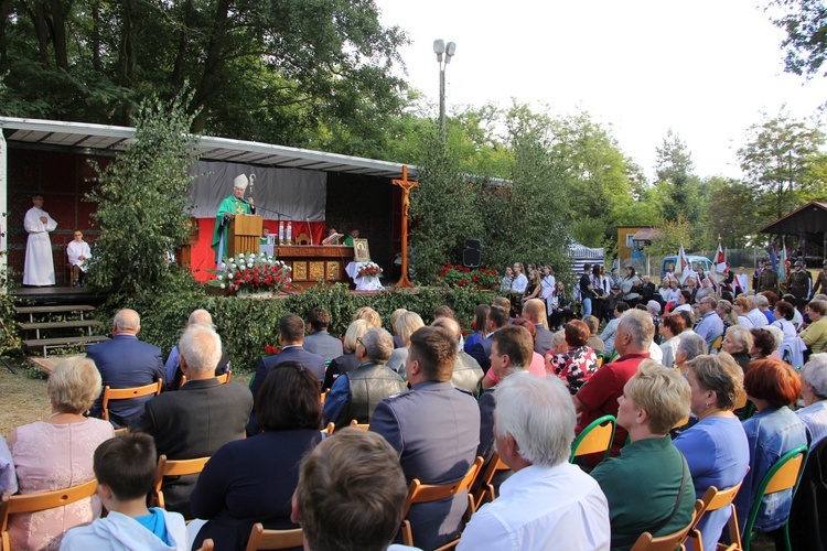 Uroczystość patriotyczna w Starych Budach