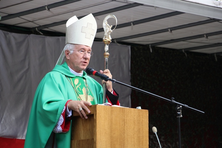 Uroczystość patriotyczna w Starych Budach