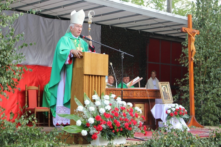 Uroczystość patriotyczna w Starych Budach