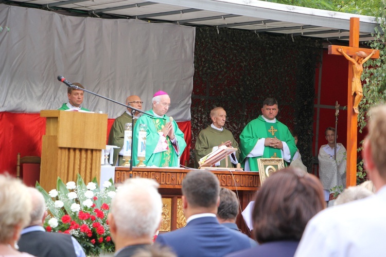 Uroczystość patriotyczna w Starych Budach