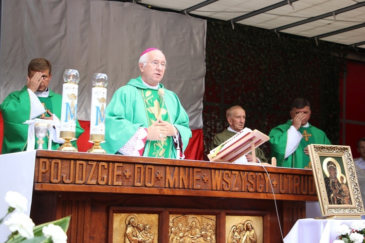 Uroczystość patriotyczna w Starych Budach