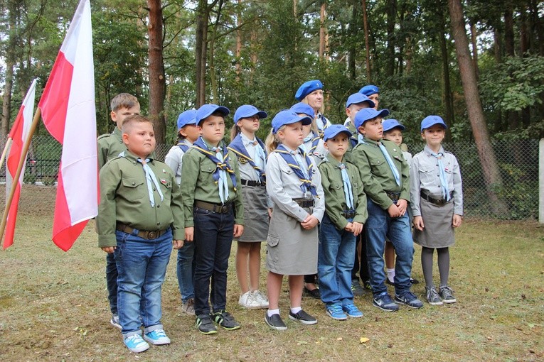 Uroczystość patriotyczna w Starych Budach