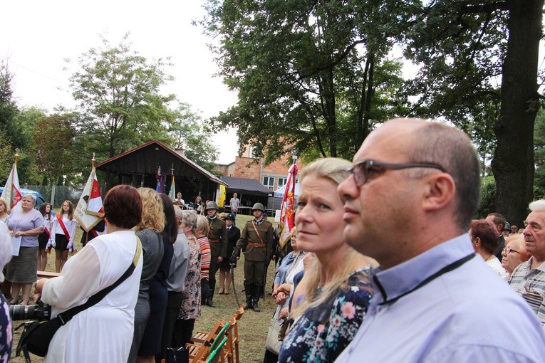 Uroczystość patriotyczna w Starych Budach