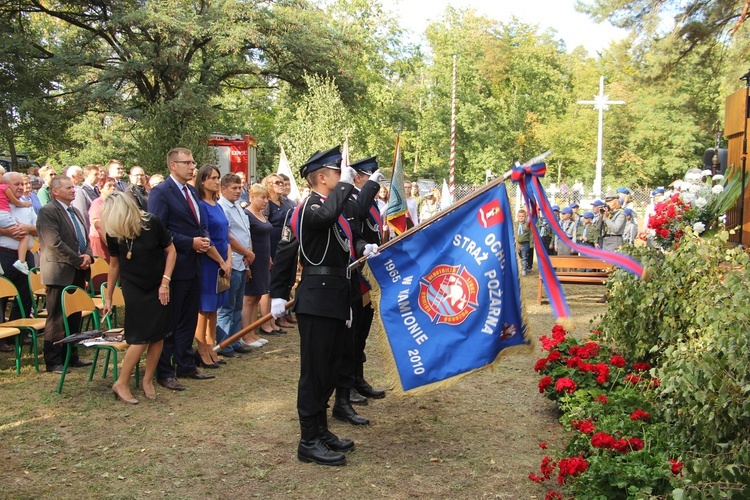 Uroczystość patriotyczna w Starych Budach